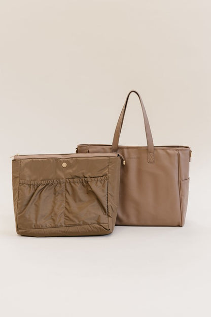 SIGNATURE TOTE CARRY ALL ON BAG