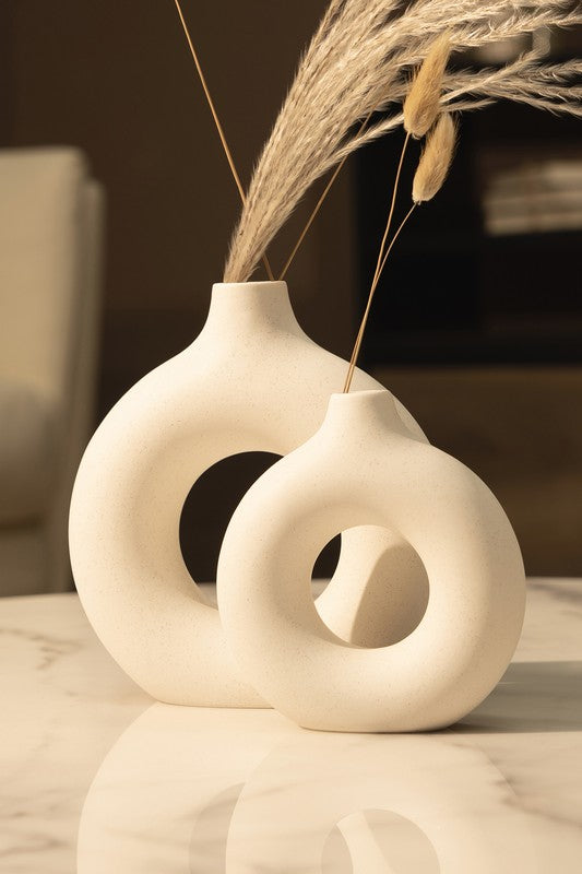 Sleek Ceramic Vases - The Perfect Addition to Your Home Decor