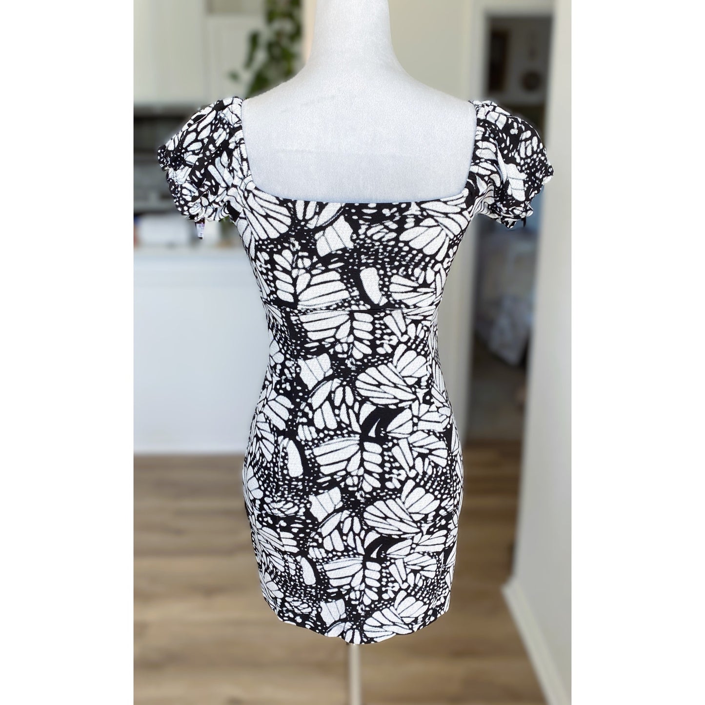 Urban Outfitters Black & White Ella Short Sleeve Bodycon Mini Dress - Size Small