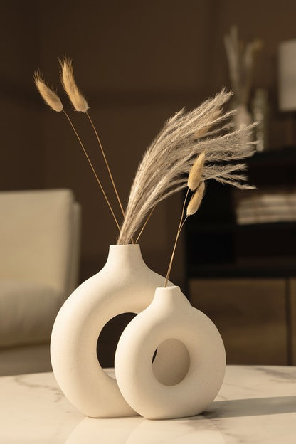 Sleek Ceramic Vases - The Perfect Addition to Your Home Decor