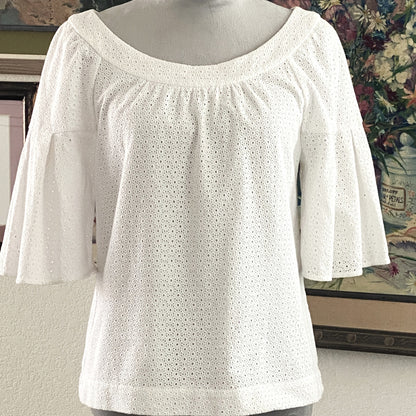 Trina Turk White Cotton Eyelet Blouse w/ Short Bell Sleeves - Small