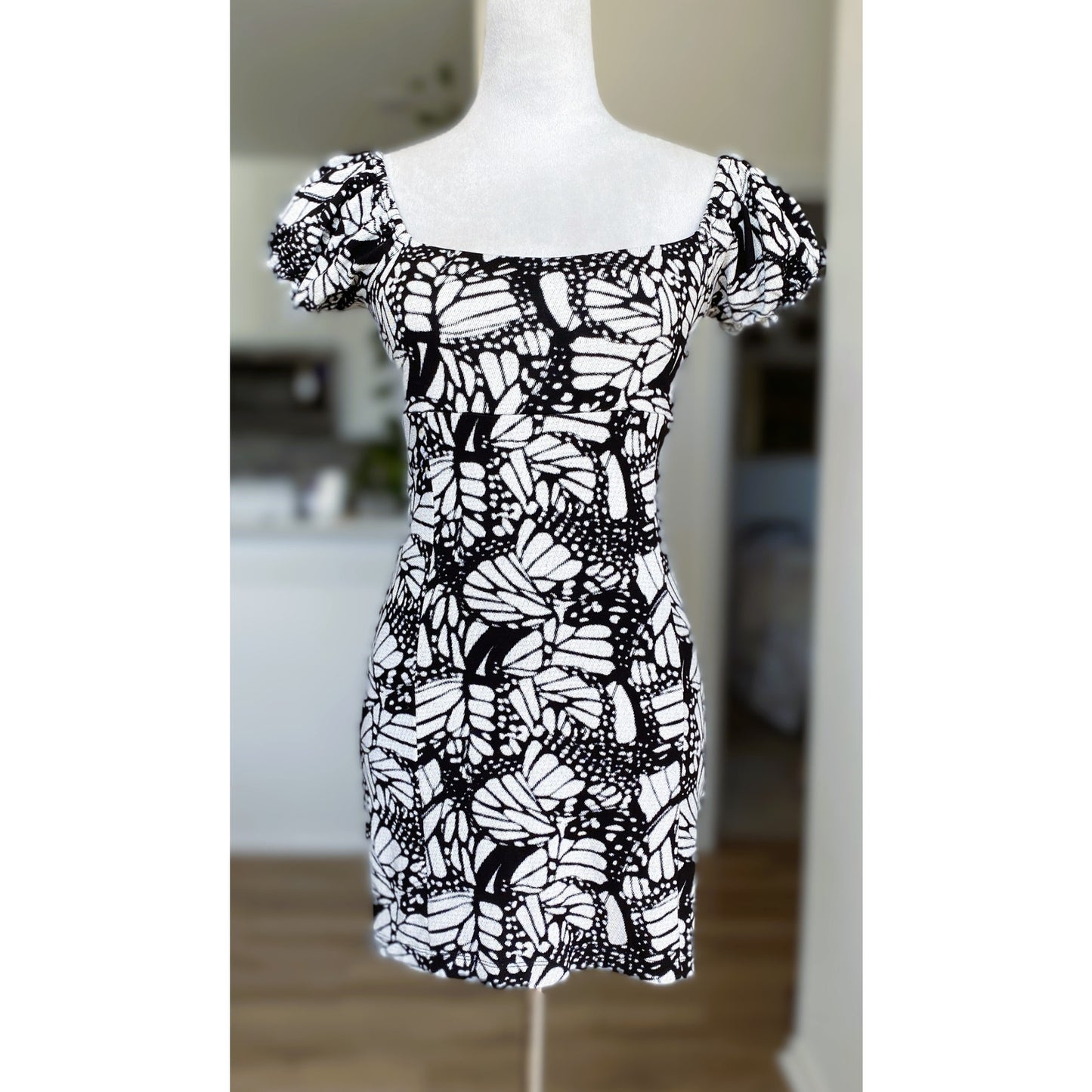 Urban Outfitters Black & White Ella Short Sleeve Bodycon Mini Dress - Size Small