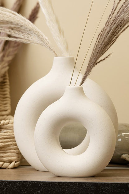 Sleek Ceramic Vases - The Perfect Addition to Your Home Decor