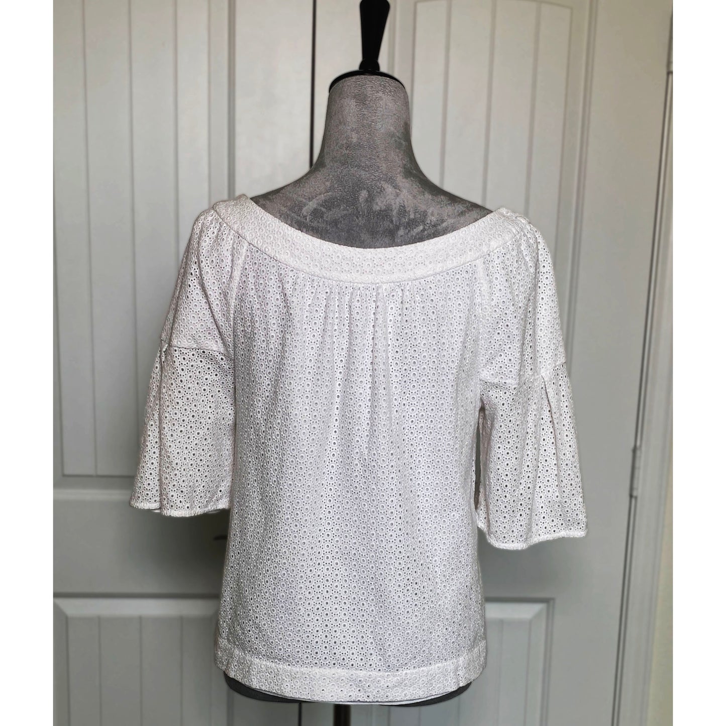 Trina Turk White Cotton Eyelet Blouse w/ Short Bell Sleeves - Small