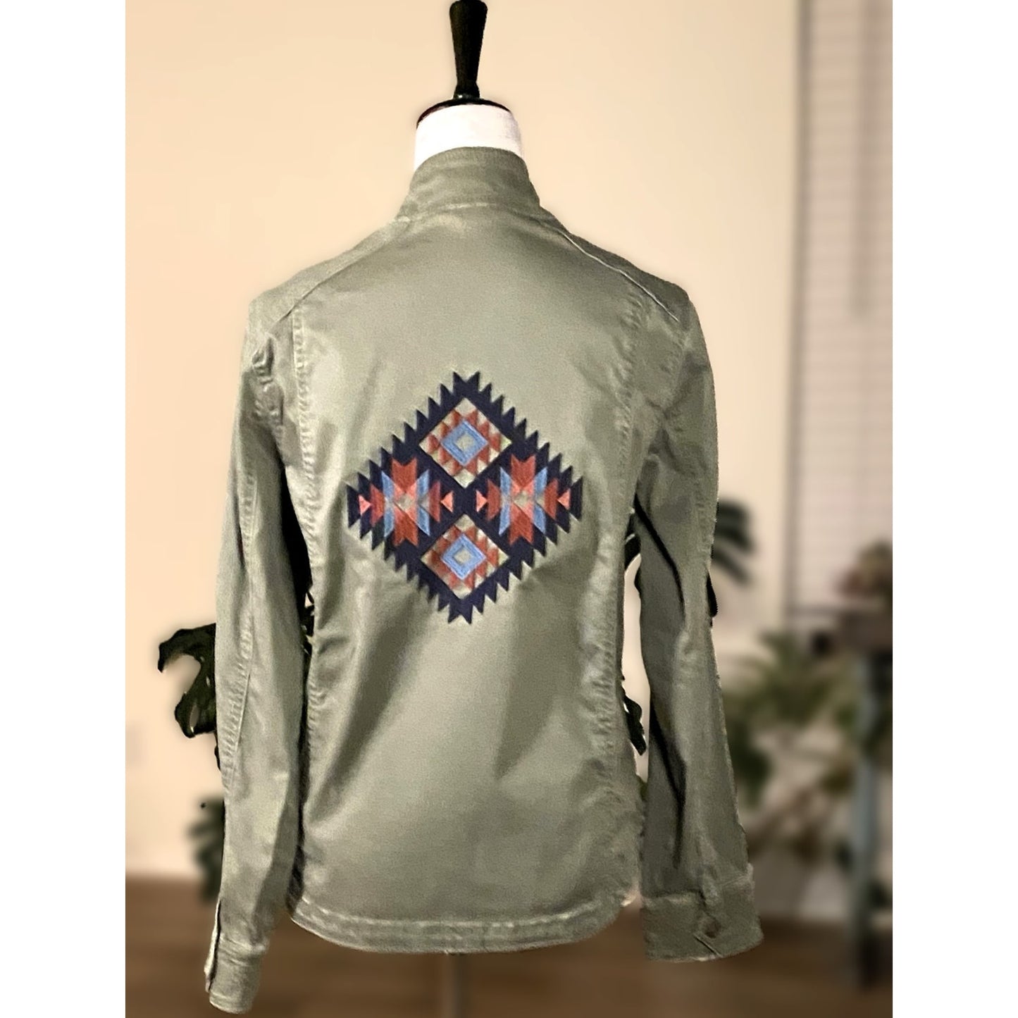 NWOT Natural Reflections Tribal Embroidered Aztec Utility Jacket - M