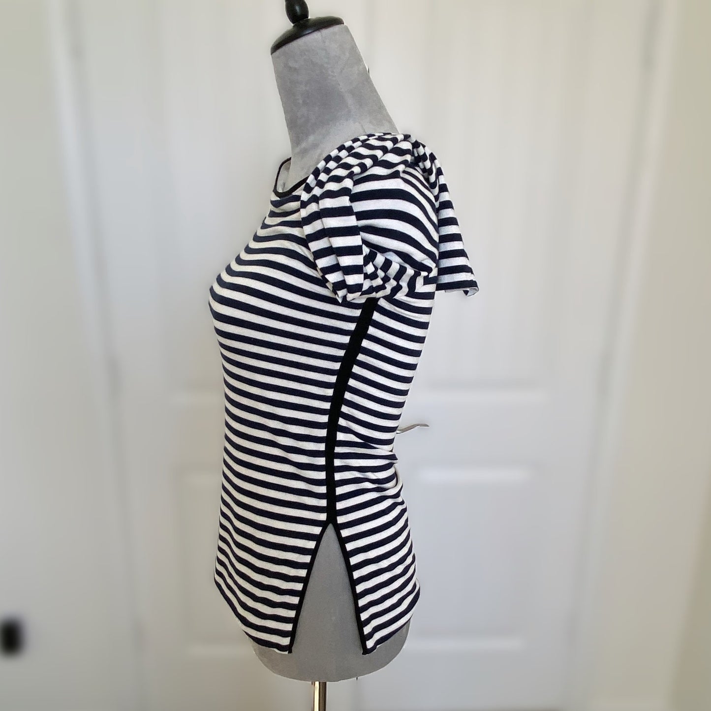 Stylish White House ~Black Market Striped Crewneck with Lining - Size - XXS